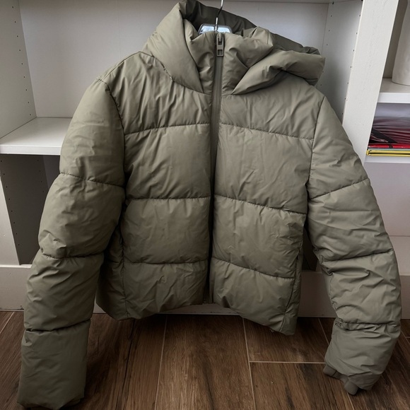 ZARA Green Fitted Hooded Puffer Jacket - Picture 3 of 8